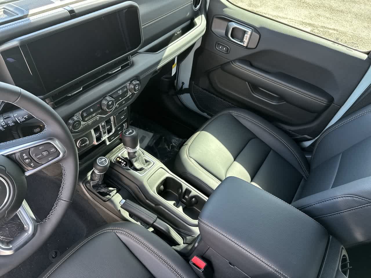 Jeep Wrangler 2027 WRANGLER DE 4 PUERTAS SAHARA