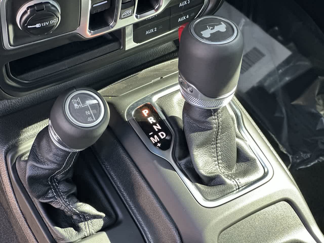 Jeep Wrangler 2027 WRANGLER DE 4 PUERTAS SAHARA