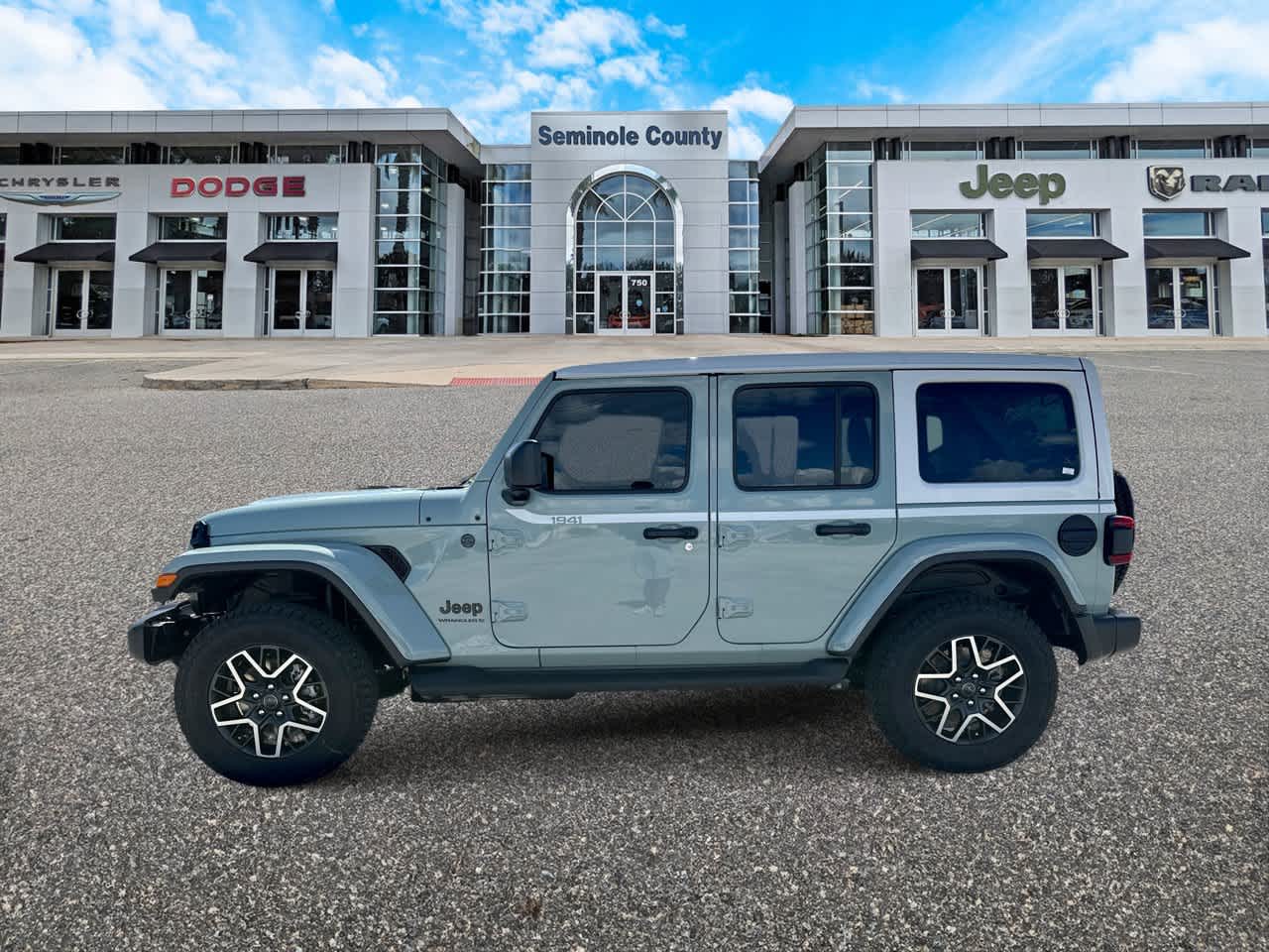 Jeep Wrangler 2027 WRANGLER DE 4 PUERTAS SAHARA
