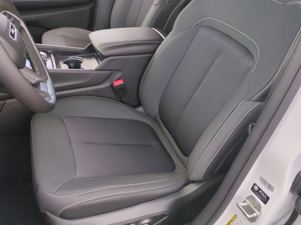 2025 Jeep Grand Cherokee GRAND CHEROKEE LAREDO 4X2