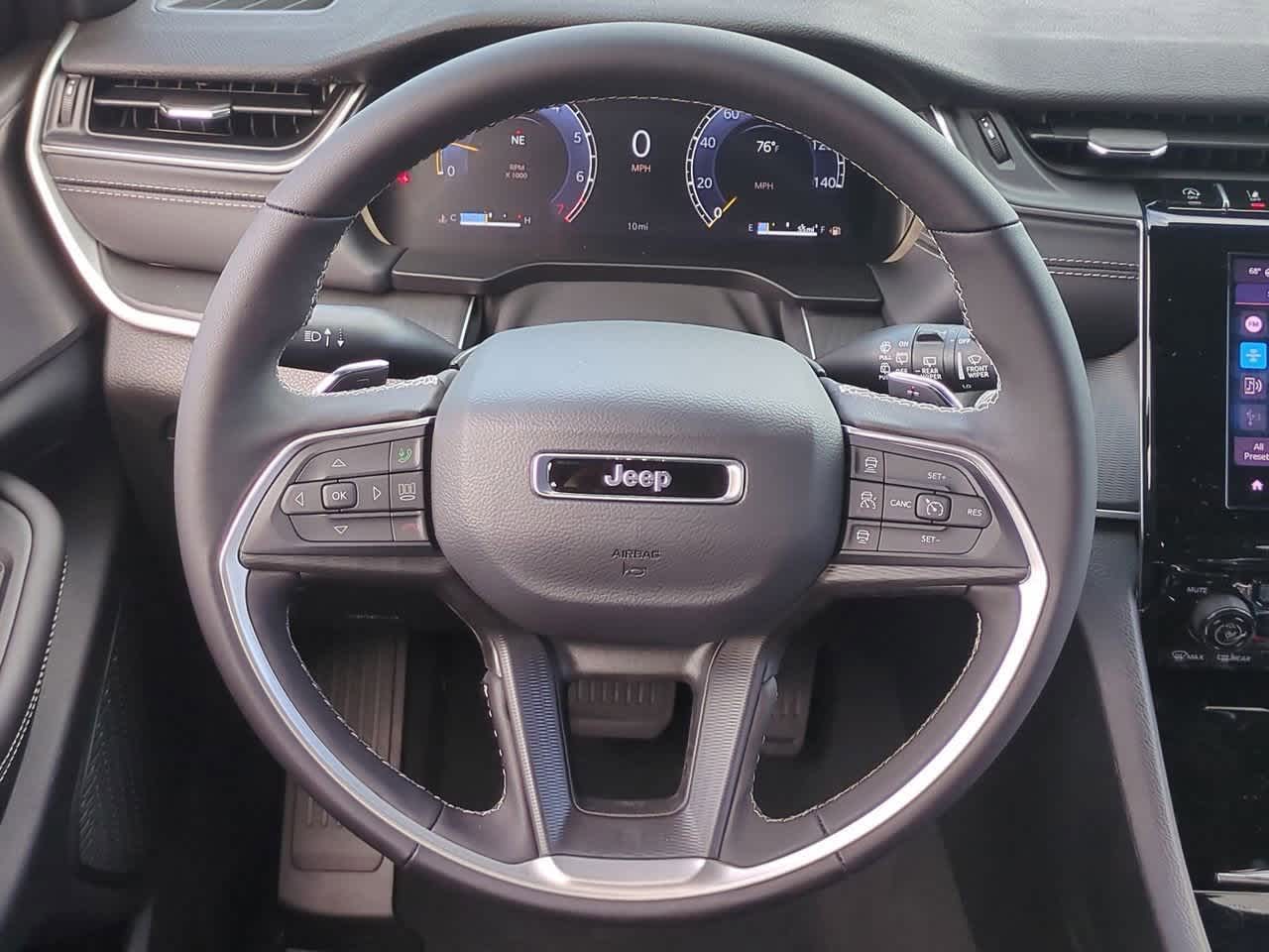 2025 Jeep Grand Cherokee GRAND CHEROKEE LAREDO 4X2