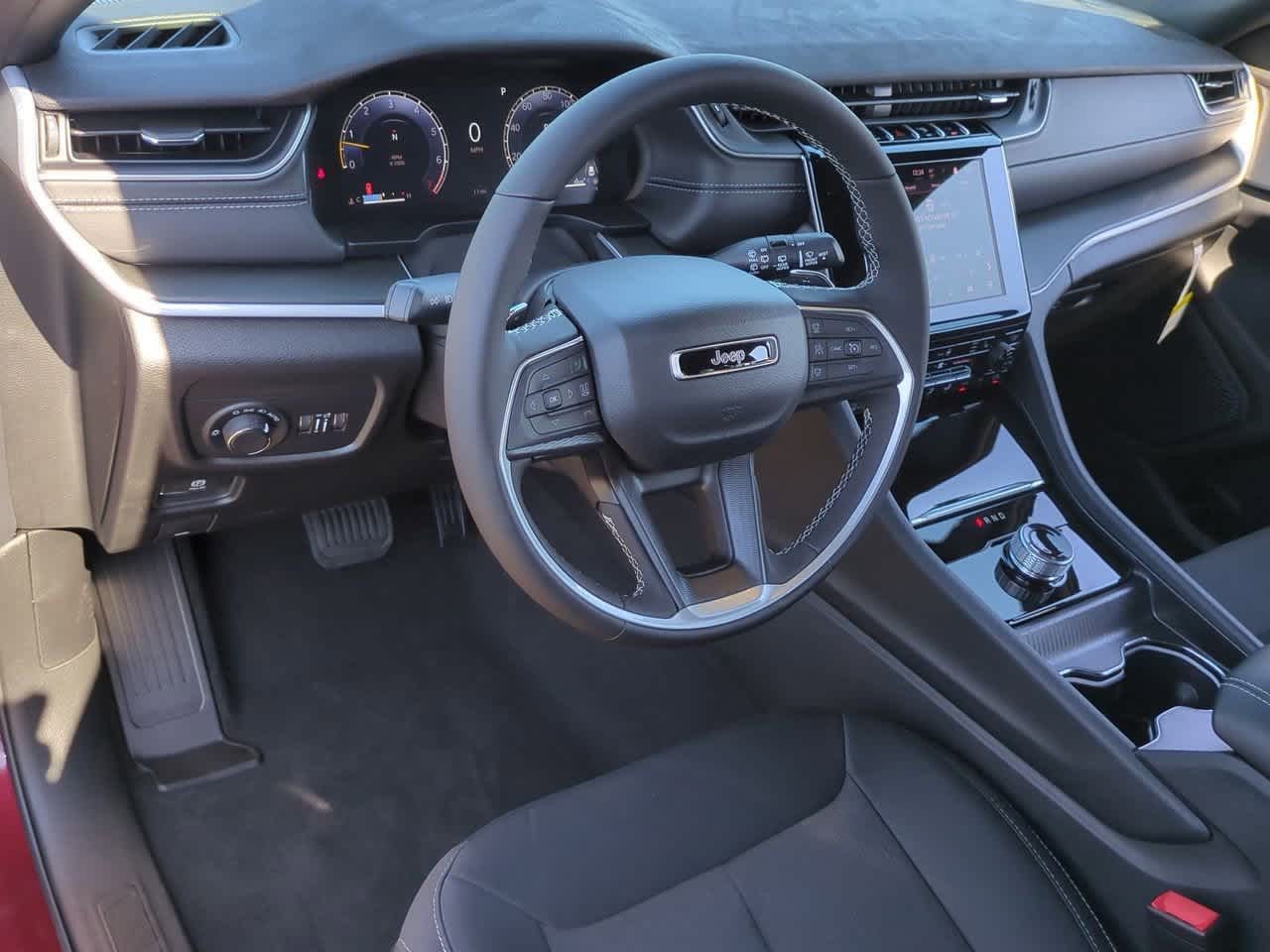 2025 Jeep Grand Cherokee GRAND CHEROKEE LAREDO X 4X2