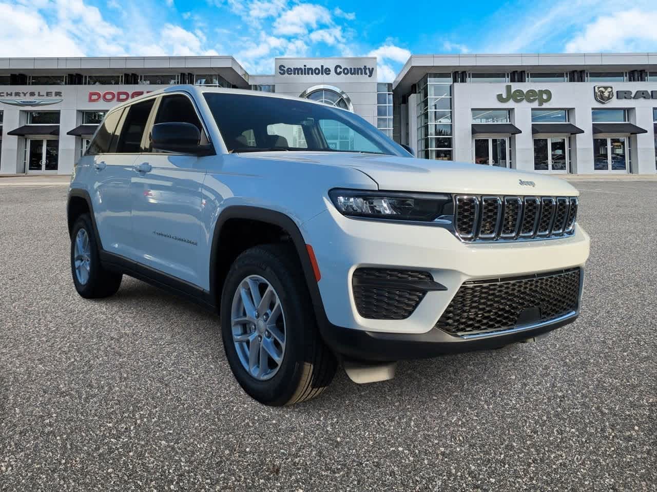 2025 Jeep Grand Cherokee GRAND CHEROKEE LAREDO X 4X2