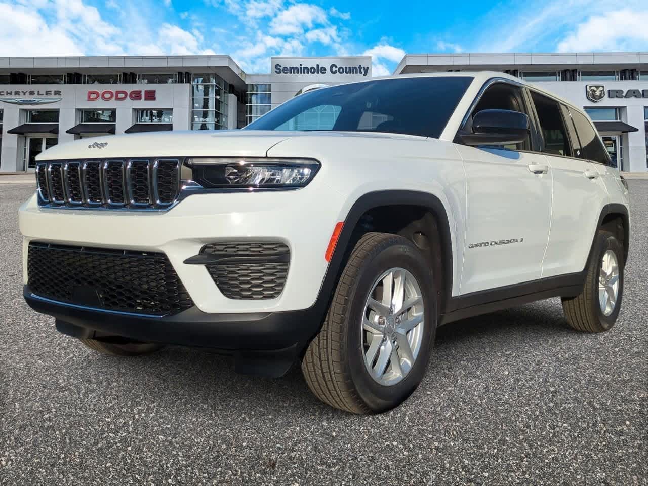 2025 Jeep Grand Cherokee GRAND CHEROKEE LAREDO X 4X2