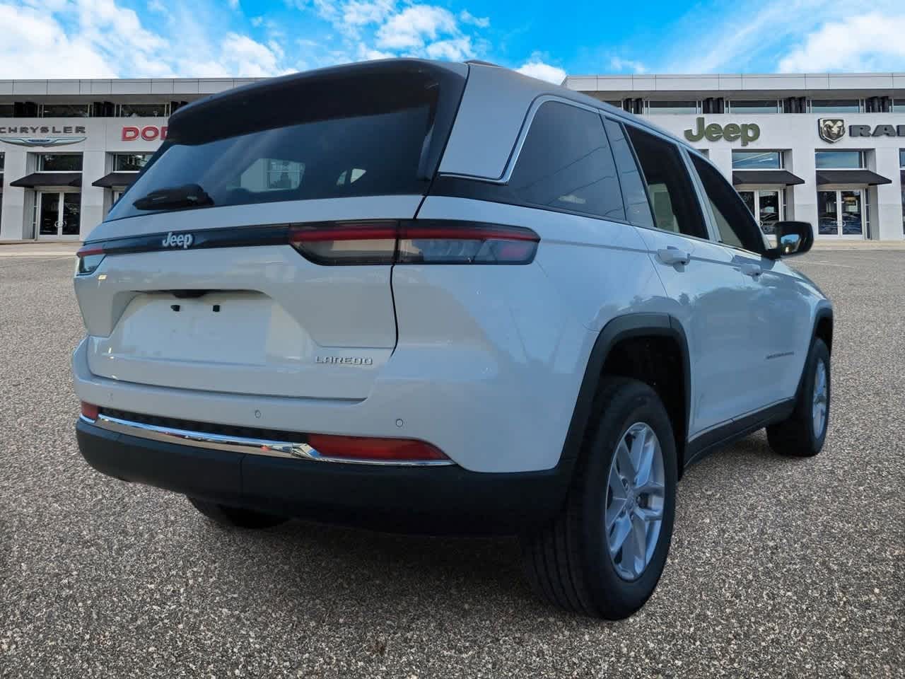 2025 Jeep Grand Cherokee GRAND CHEROKEE LAREDO X 4X2