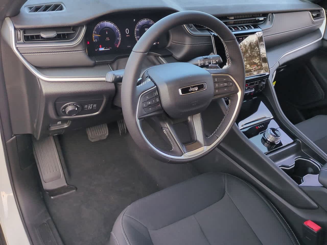 2025 Jeep Grand Cherokee GRAND CHEROKEE LAREDO 4X2