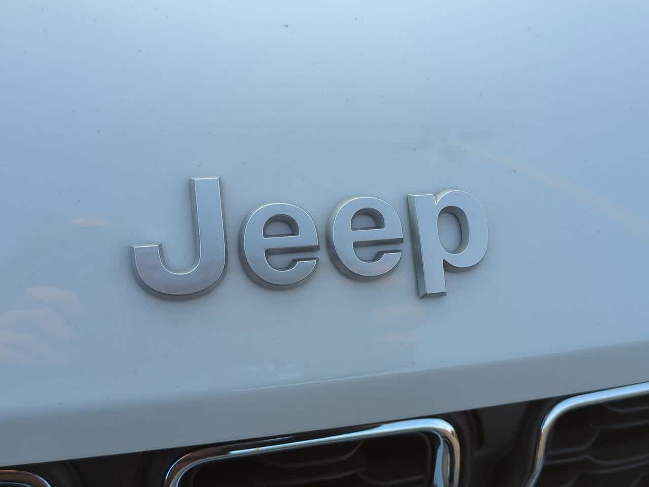 2025 Jeep Grand Cherokee GRAND CHEROKEE LAREDO 4X2