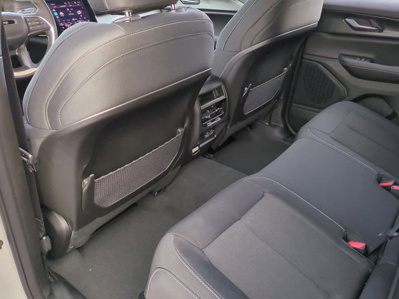 2025 Jeep Grand Cherokee GRAND CHEROKEE LAREDO 4X2