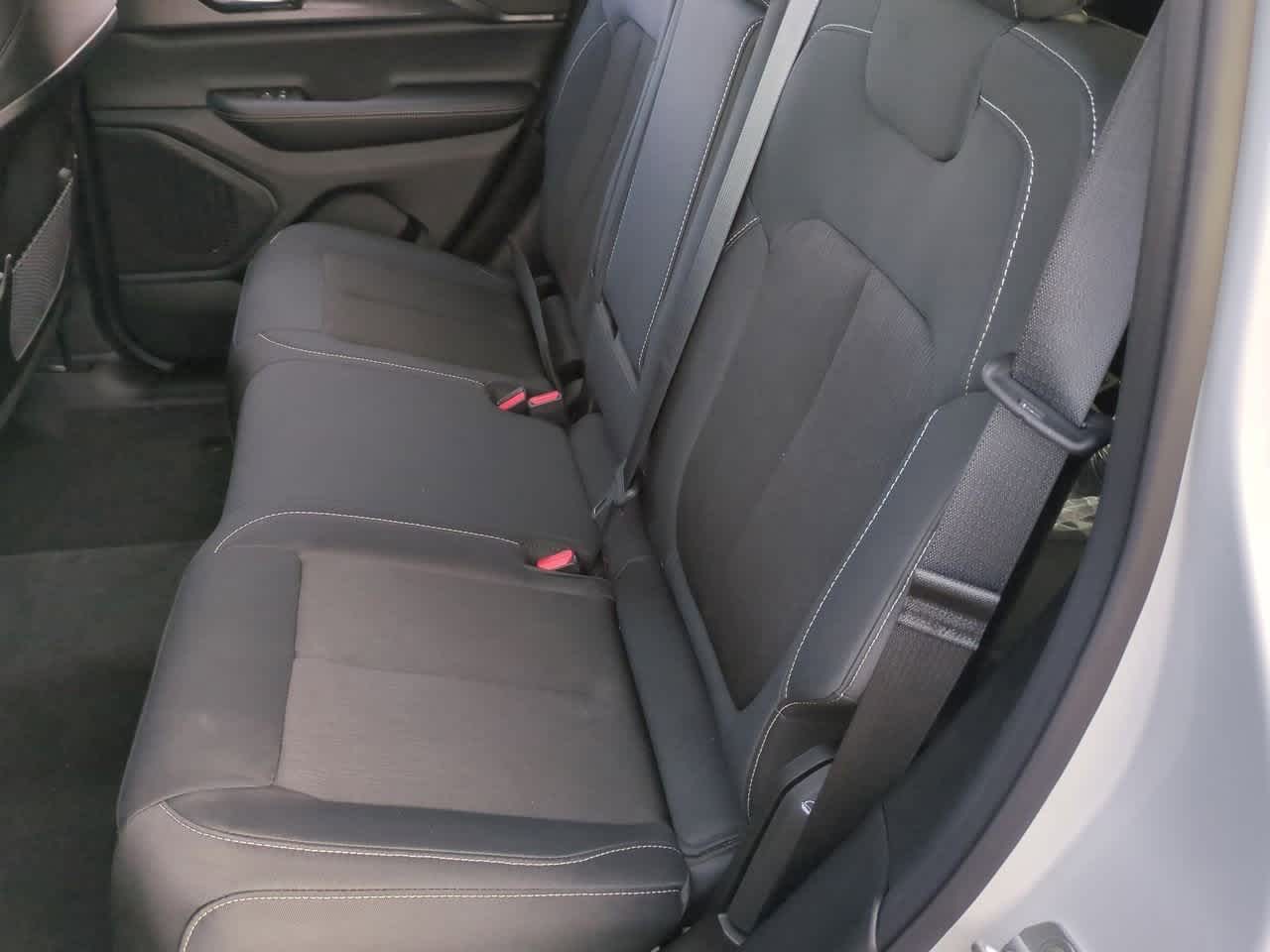 2025 Jeep Grand Cherokee GRAND CHEROKEE LAREDO 4X2