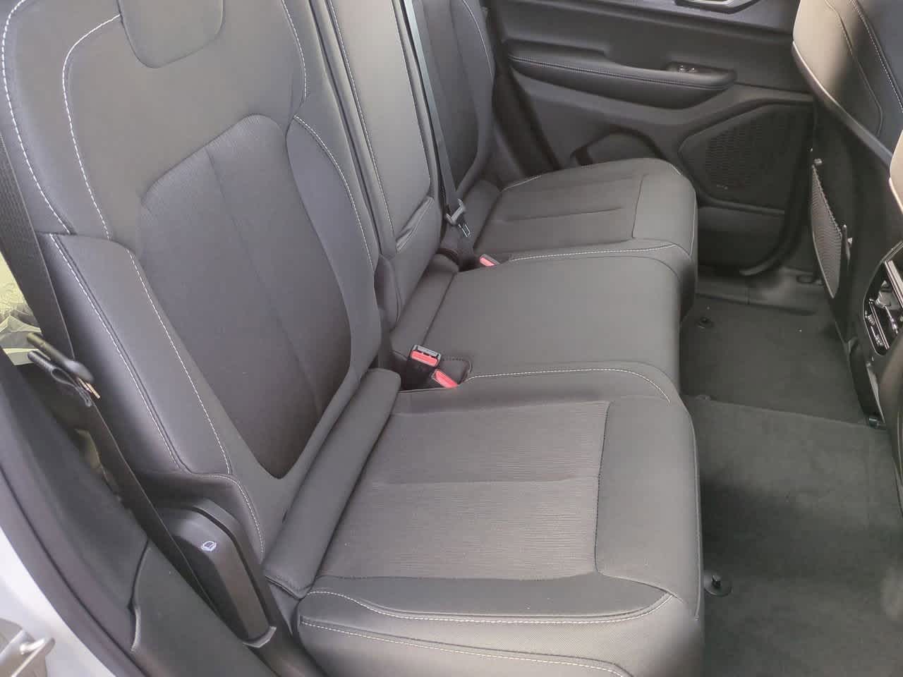 2025 Jeep Grand Cherokee GRAND CHEROKEE LAREDO 4X2