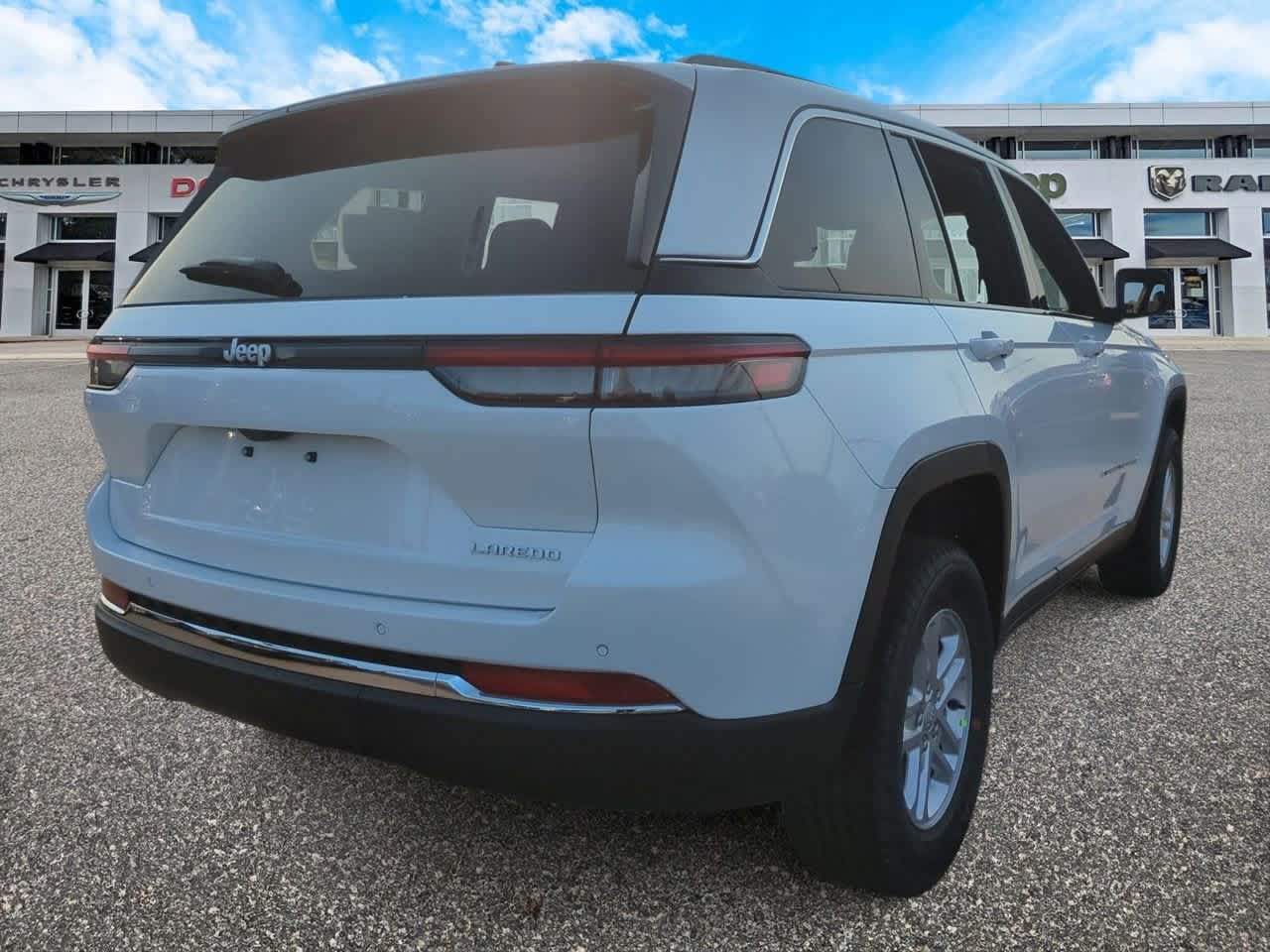 2025 Jeep Grand Cherokee GRAND CHEROKEE LAREDO 4X2