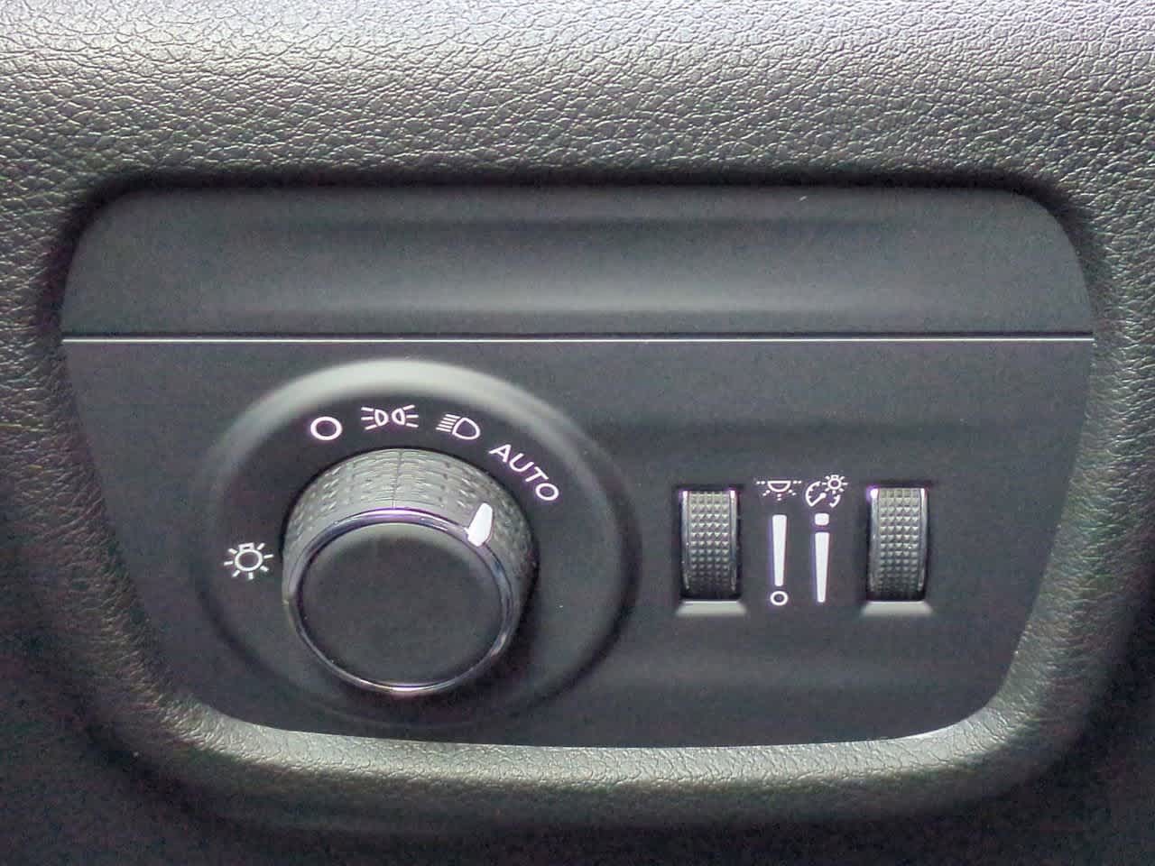 2025 Jeep Grand Cherokee GRAND CHEROKEE LAREDO 4X2