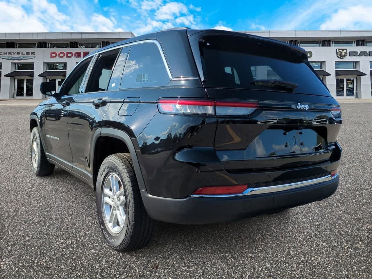 2025 Jeep Grand Cherokee GRAND CHEROKEE LAREDO 4X2