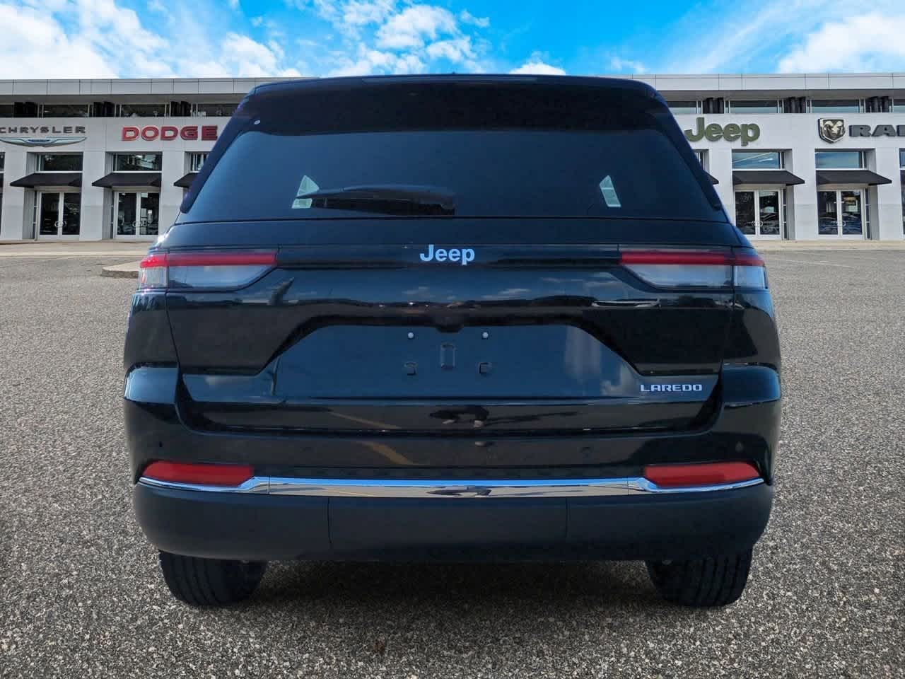 2025 Jeep Grand Cherokee GRAND CHEROKEE LAREDO 4X2