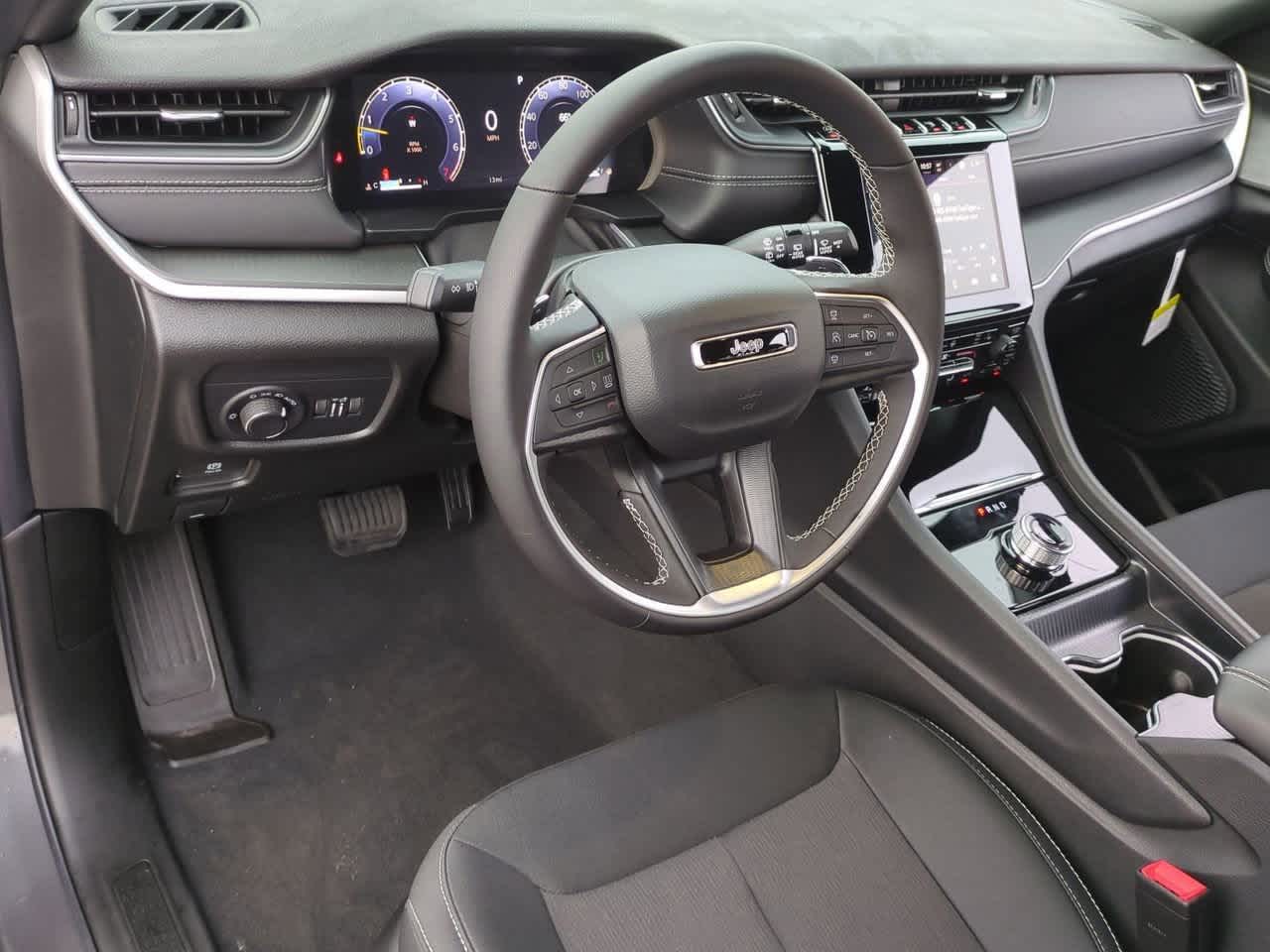 2025 Jeep Grand Cherokee GRAND CHEROKEE LAREDO X 4X2