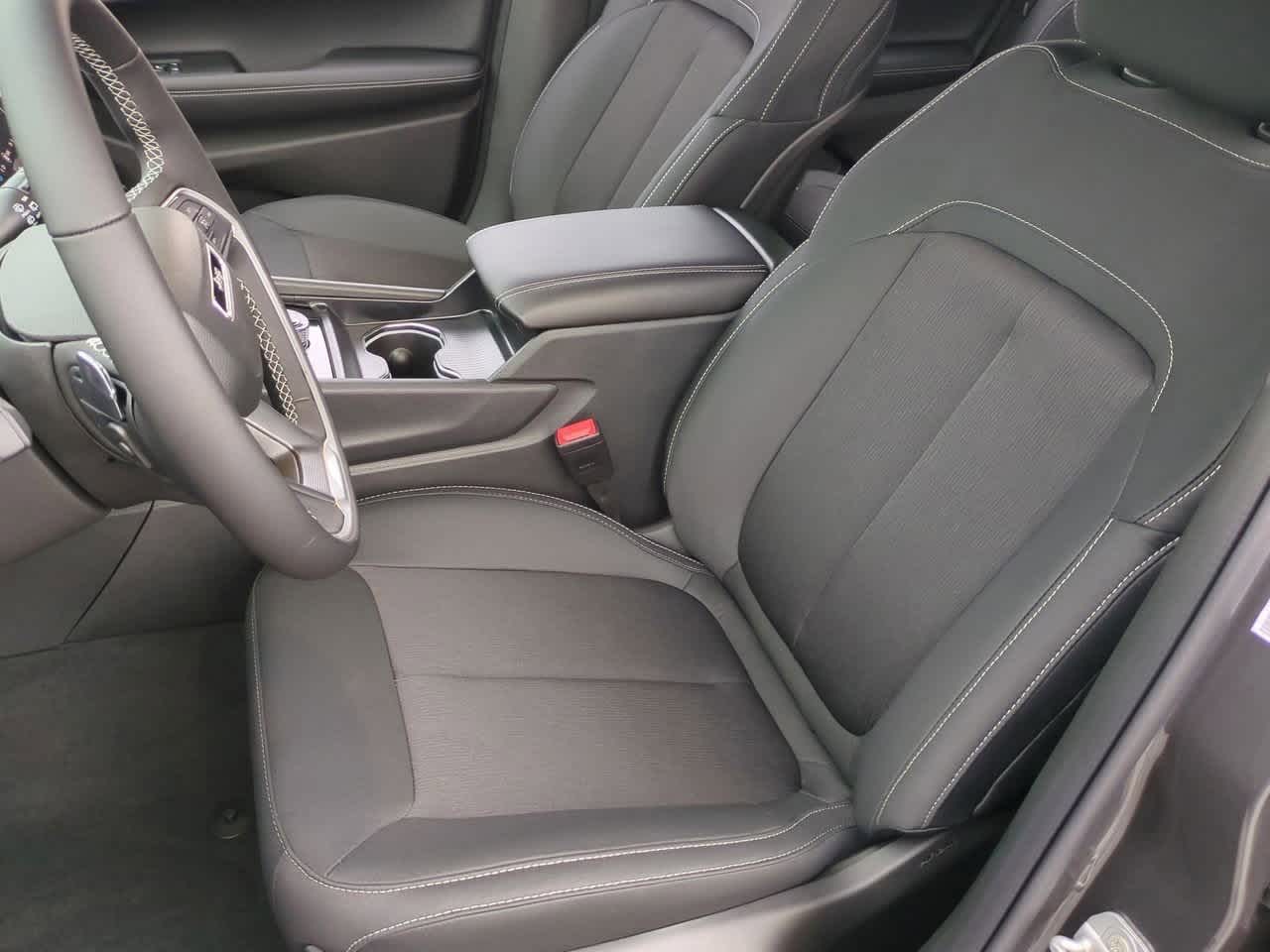 2025 Jeep Grand Cherokee GRAND CHEROKEE LAREDO X 4X2