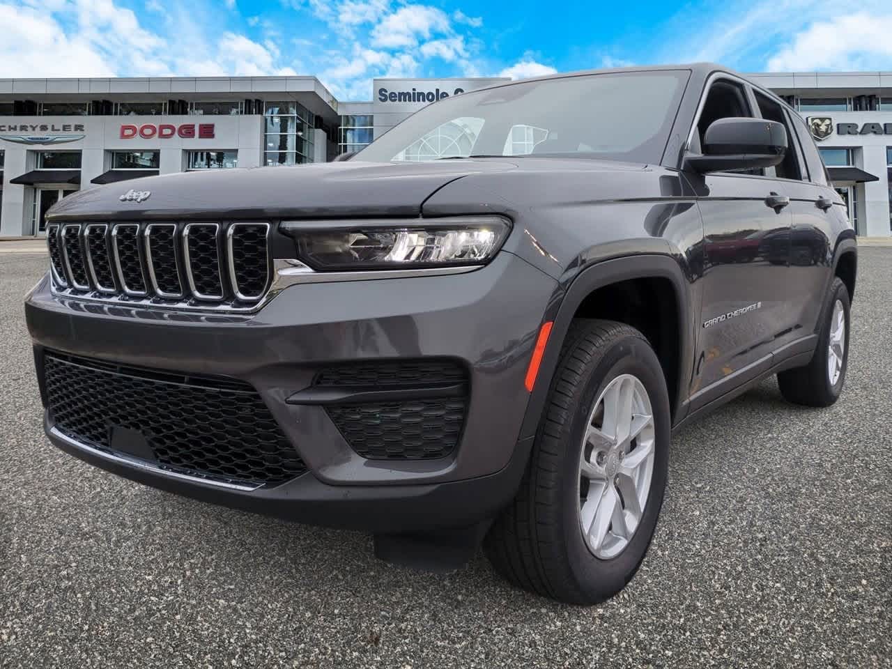 2025 Jeep Grand Cherokee GRAND CHEROKEE LAREDO X 4X2