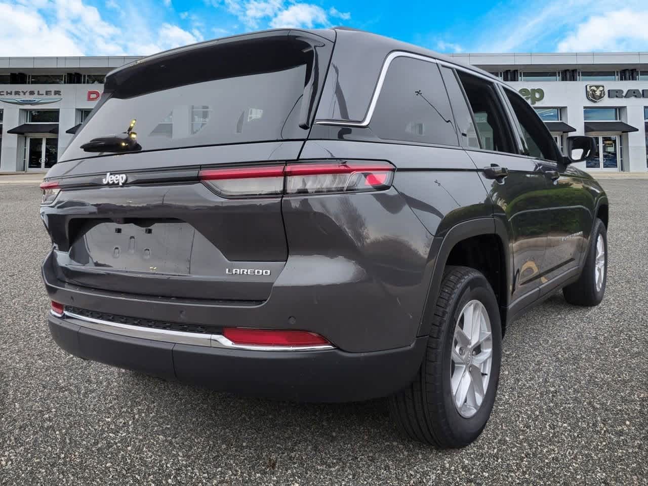 2025 Jeep Grand Cherokee GRAND CHEROKEE LAREDO X 4X2