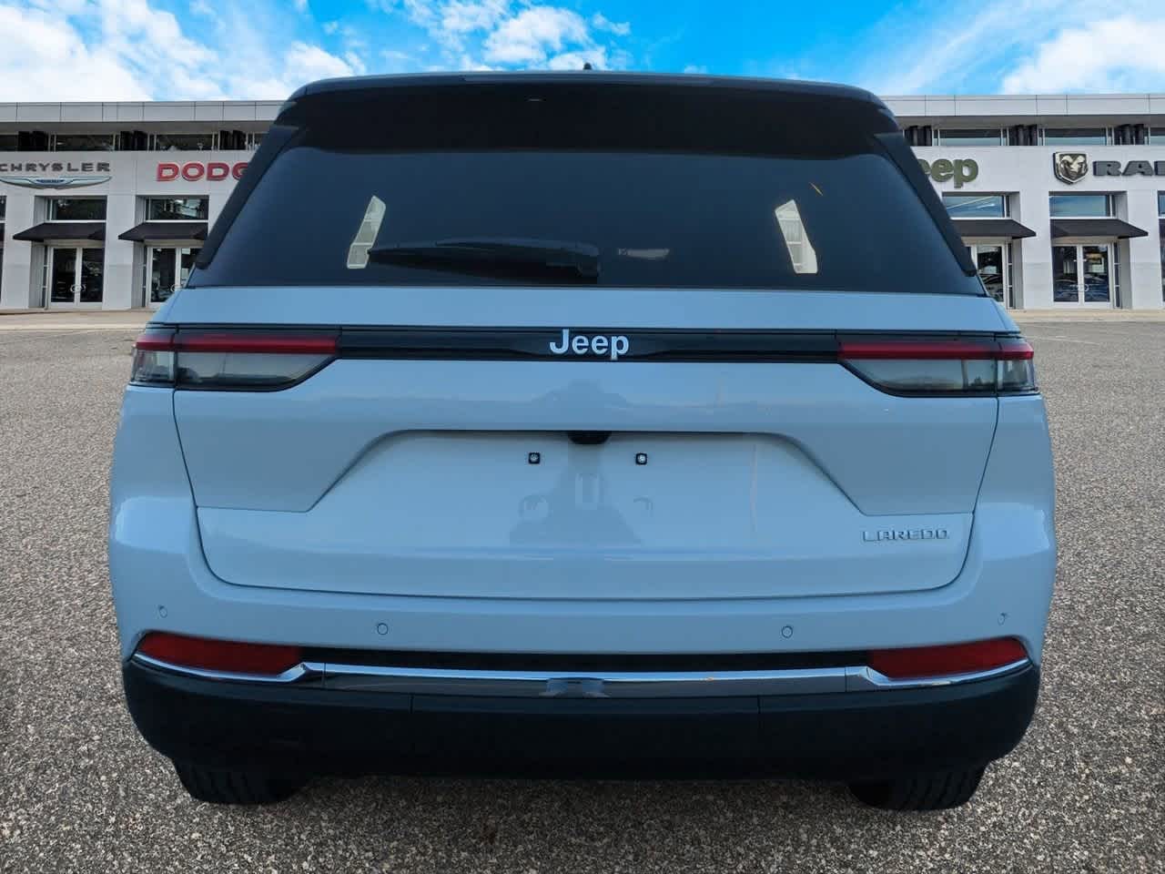 2025 Jeep Grand Cherokee GRAND CHEROKEE LAREDO X 4X2