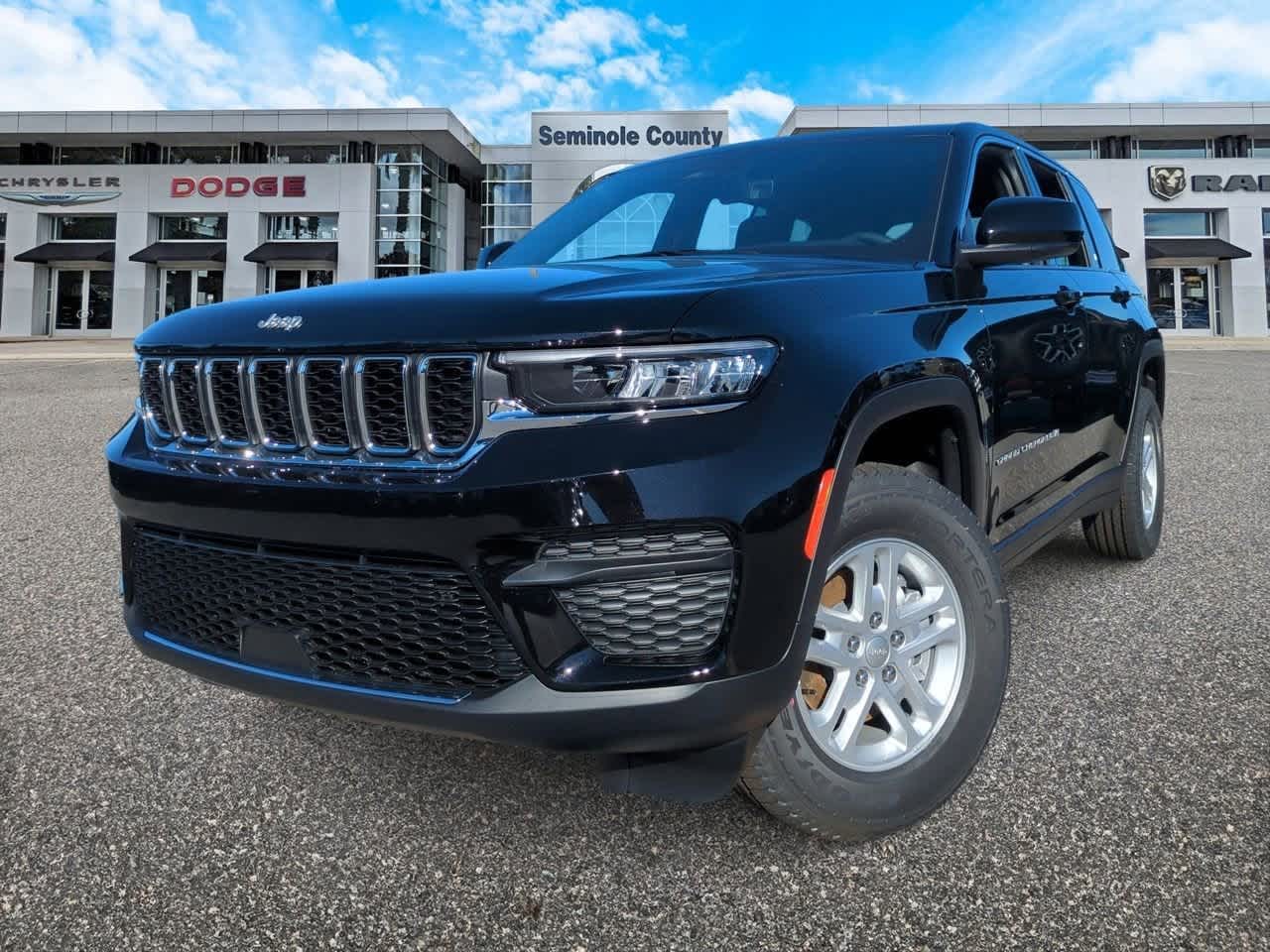 2025 Jeep Grand Cherokee GRAND CHEROKEE LAREDO 4X2