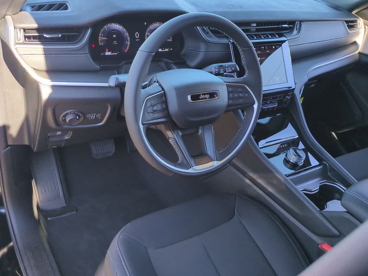 2025 Jeep Grand Cherokee GRAND CHEROKEE LAREDO 4X2