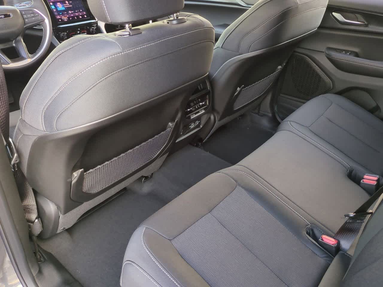 2025 Jeep Grand Cherokee GRAND CHEROKEE LAREDO X 4X2