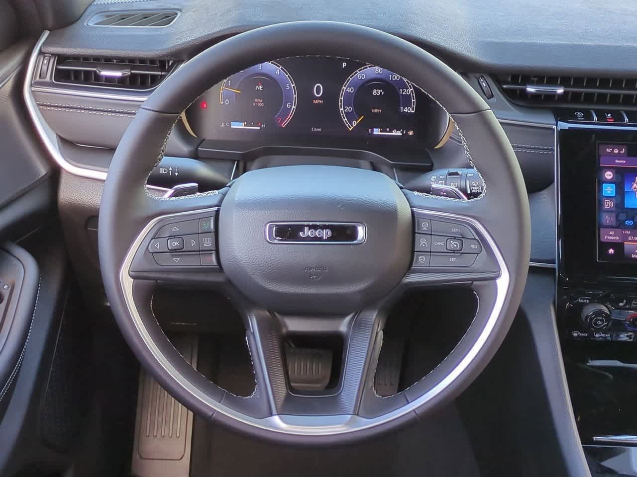 2025 Jeep Grand Cherokee GRAND CHEROKEE LAREDO X 4X2