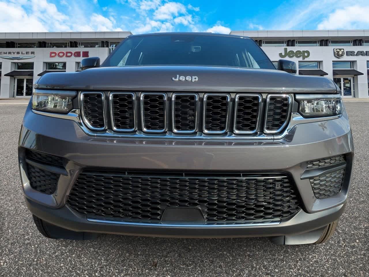 2025 Jeep Grand Cherokee GRAND CHEROKEE LAREDO X 4X2