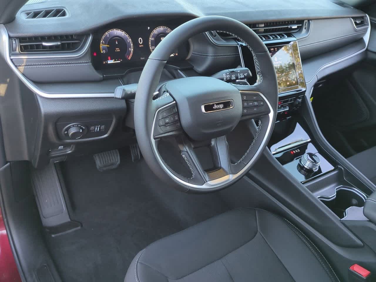 2025 Jeep Grand Cherokee GRAND CHEROKEE LAREDO 4X2