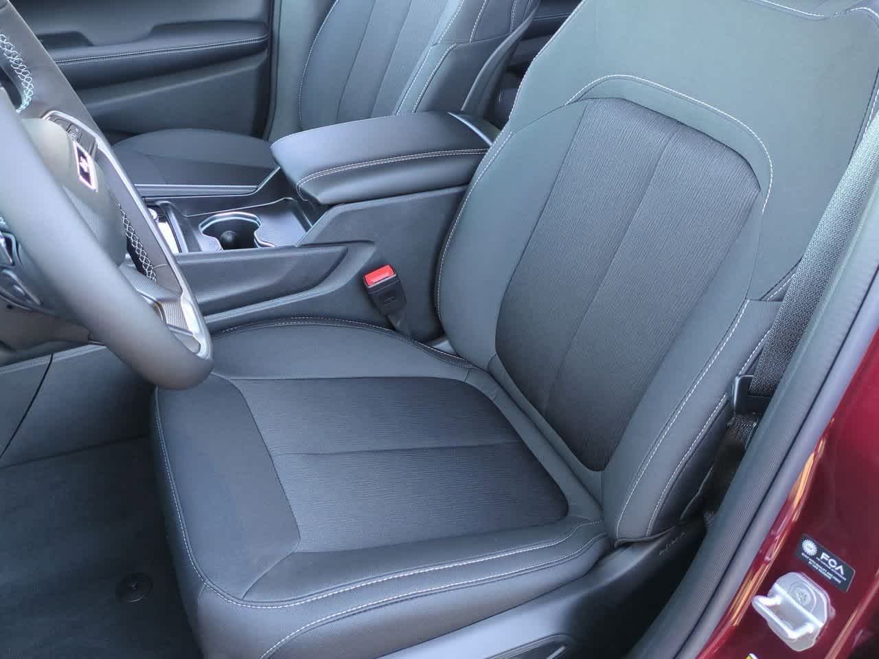 2025 Jeep Grand Cherokee GRAND CHEROKEE LAREDO 4X2