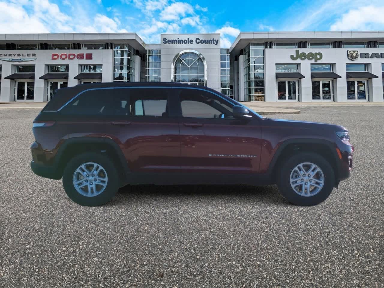 2025 Jeep Grand Cherokee GRAND CHEROKEE LAREDO 4X2