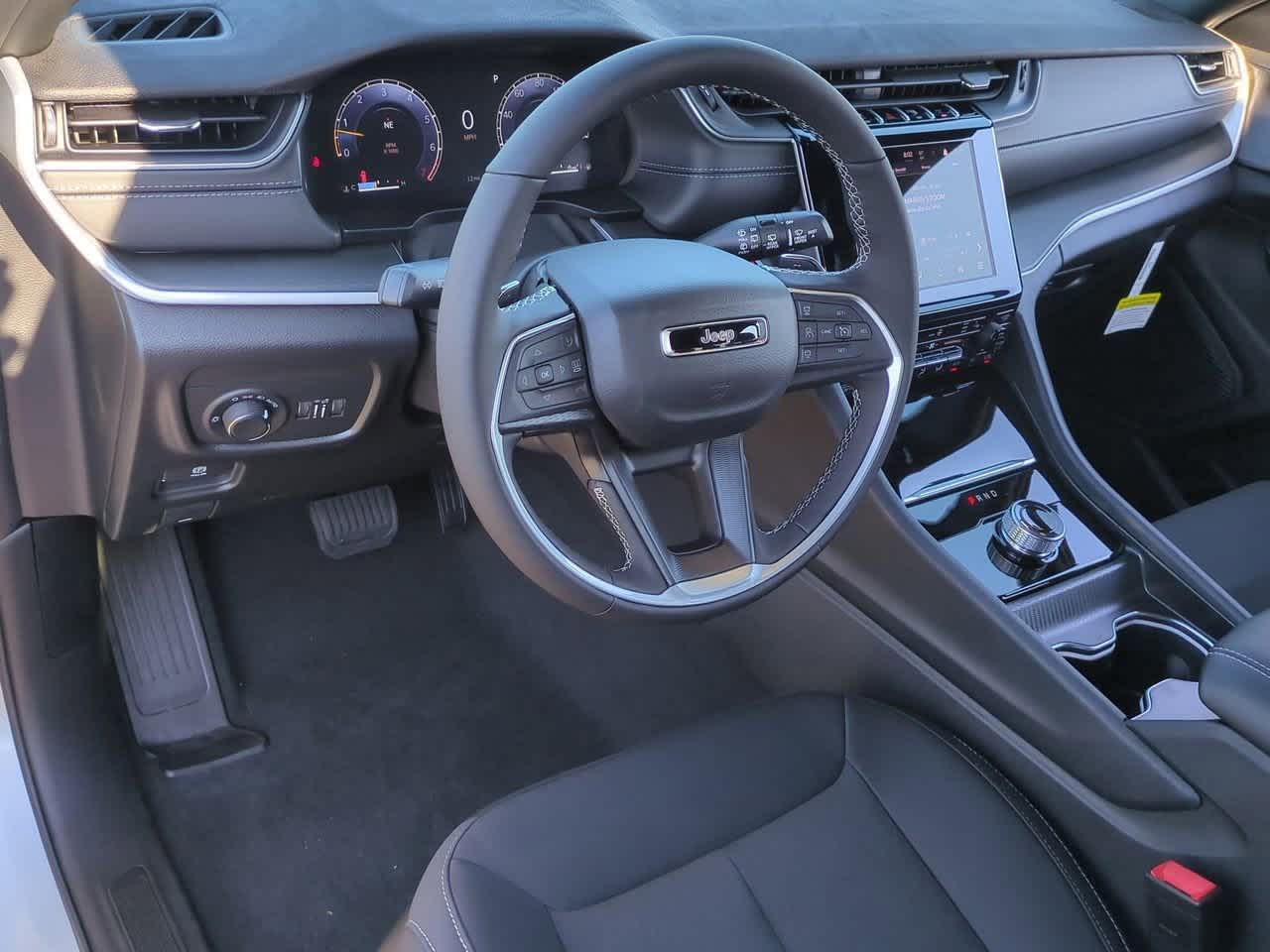 2025 Jeep Grand Cherokee GRAND CHEROKEE LAREDO 4X2