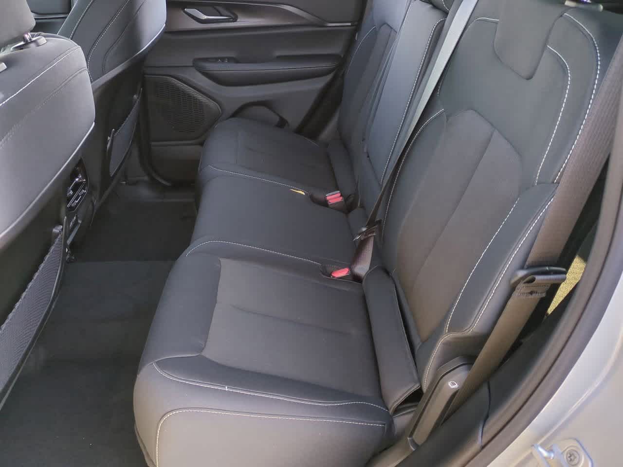 2025 Jeep Grand Cherokee GRAND CHEROKEE LAREDO 4X2