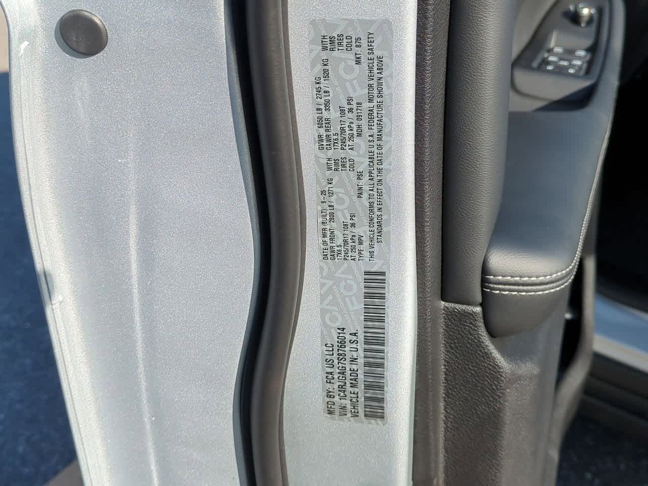 2025 Jeep Grand Cherokee GRAND CHEROKEE LAREDO 4X2