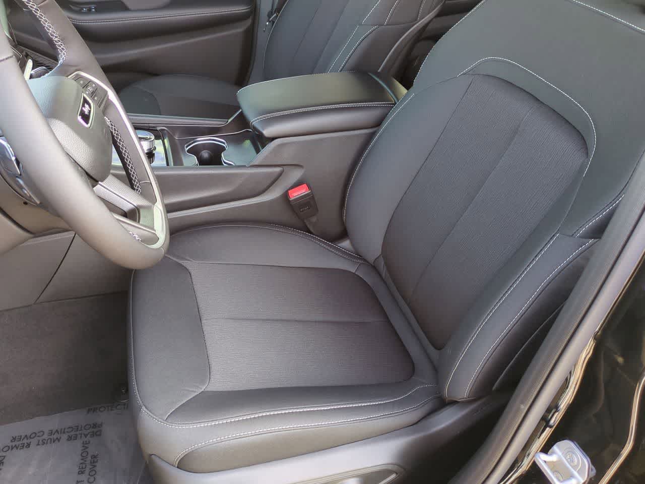 2025 Jeep Grand Cherokee GRAND CHEROKEE LAREDO X 4X2