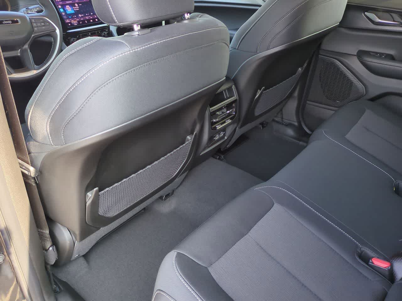 2025 Jeep Grand Cherokee GRAND CHEROKEE LAREDO X 4X2