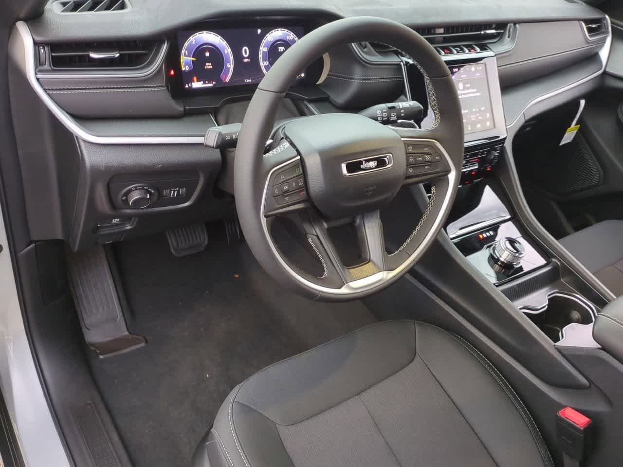 2025 Jeep Grand Cherokee GRAND CHEROKEE LAREDO 4X2