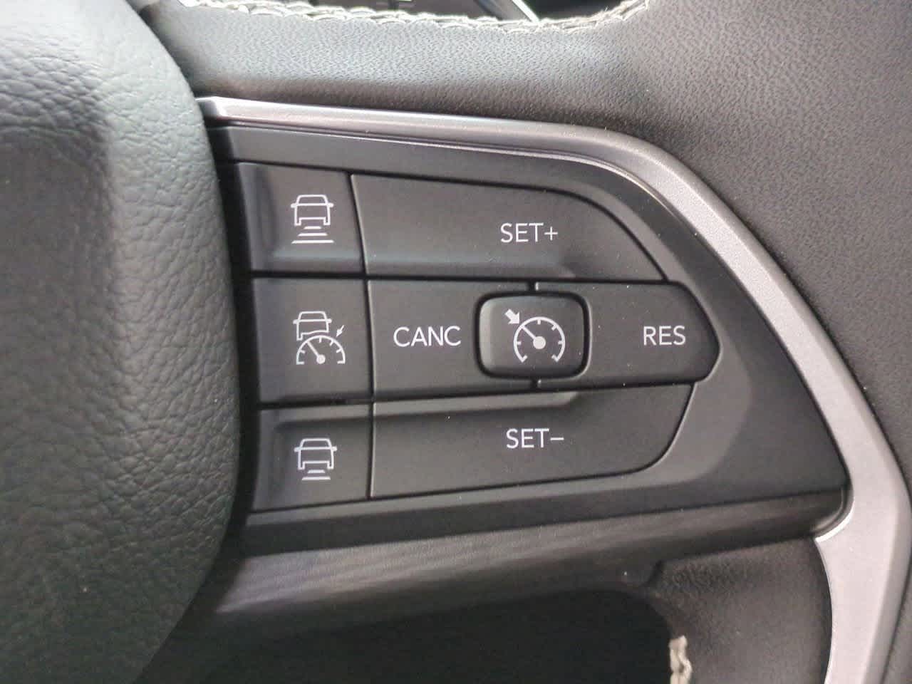 2025 Jeep Grand Cherokee GRAND CHEROKEE LAREDO 4X2