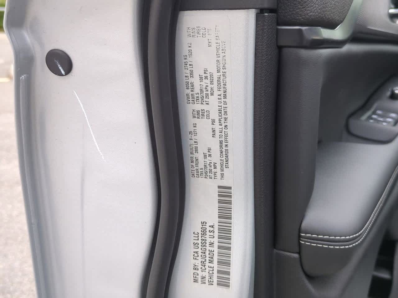 2025 Jeep Grand Cherokee GRAND CHEROKEE LAREDO 4X2