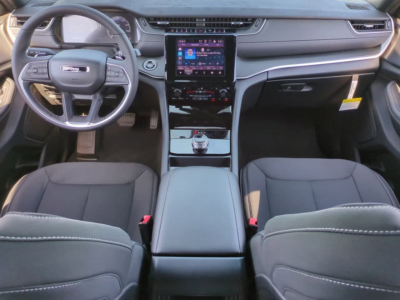 2025 Jeep Grand Cherokee GRAND CHEROKEE LAREDO X 4X2