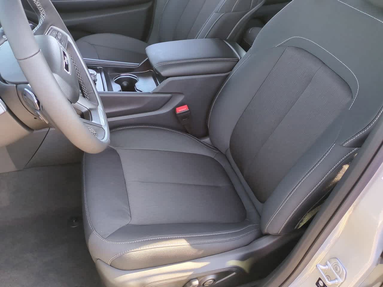 2025 Jeep Grand Cherokee GRAND CHEROKEE LAREDO X 4X2