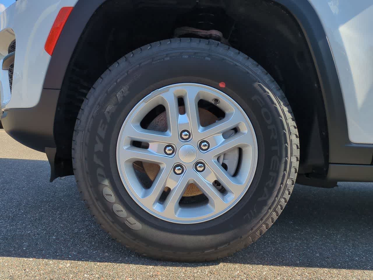 2025 Jeep Grand Cherokee GRAND CHEROKEE LAREDO 4X4