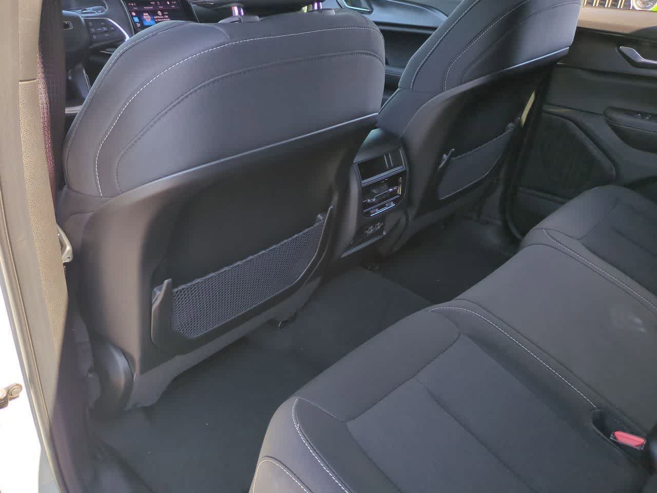 2025 Jeep Grand Cherokee GRAND CHEROKEE LAREDO 4X4