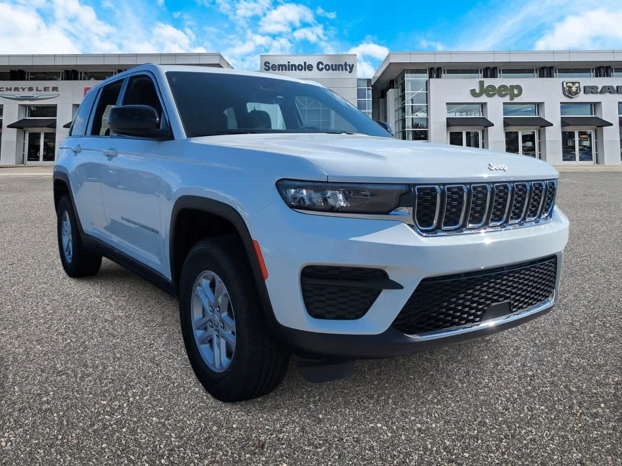 2025 Jeep Grand Cherokee GRAND CHEROKEE LAREDO 4X4