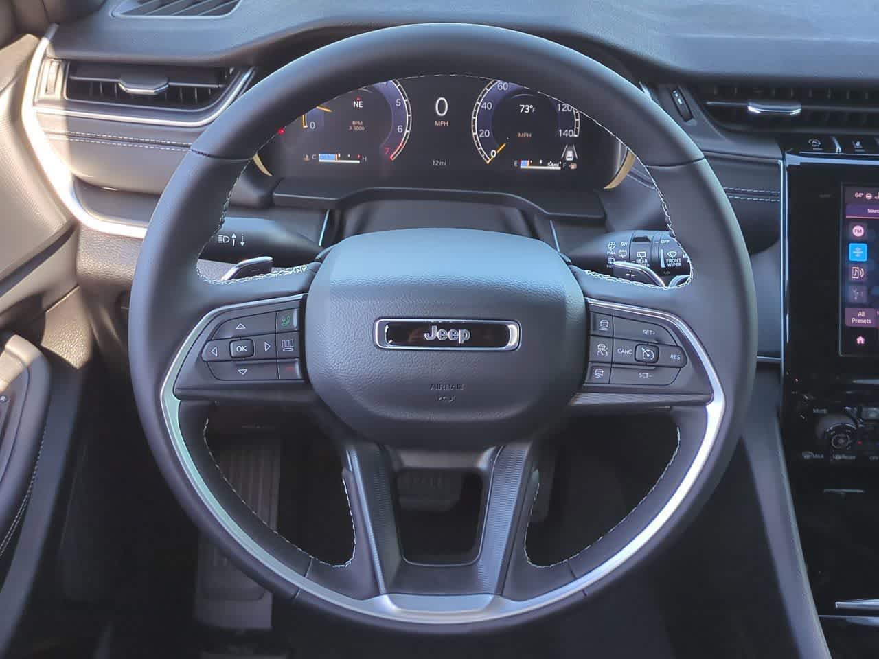 2025 Jeep Grand Cherokee GRAND CHEROKEE LAREDO 4X4