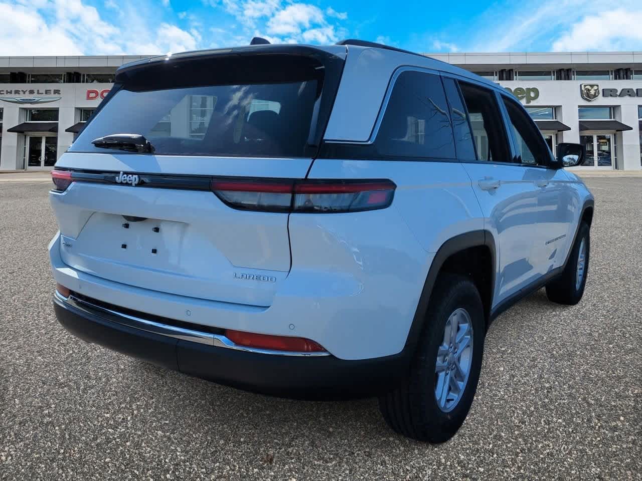 2025 Jeep Grand Cherokee GRAND CHEROKEE LAREDO 4X4