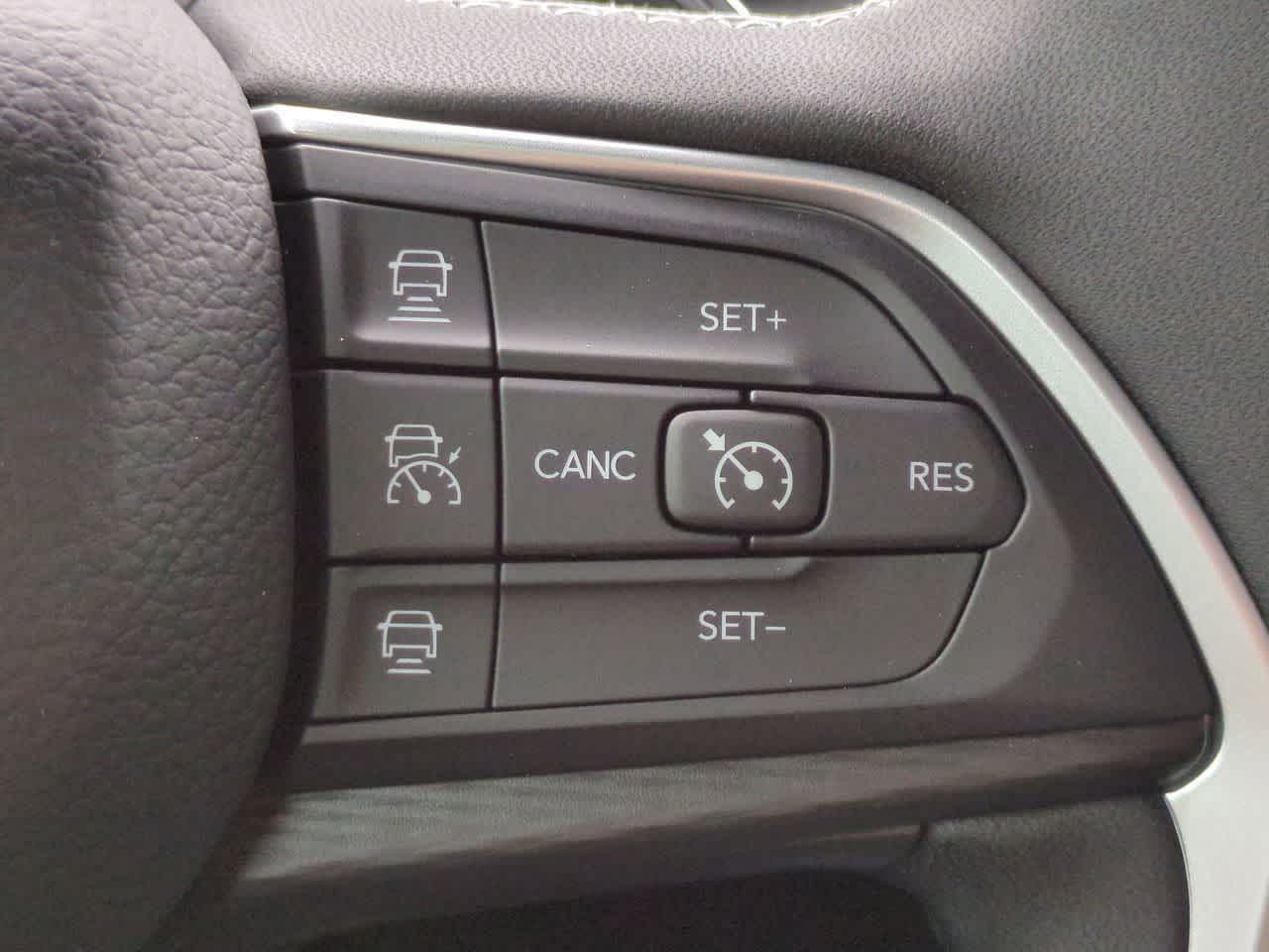 2025 Jeep Grand Cherokee GRAND CHEROKEE LAREDO X 4X4