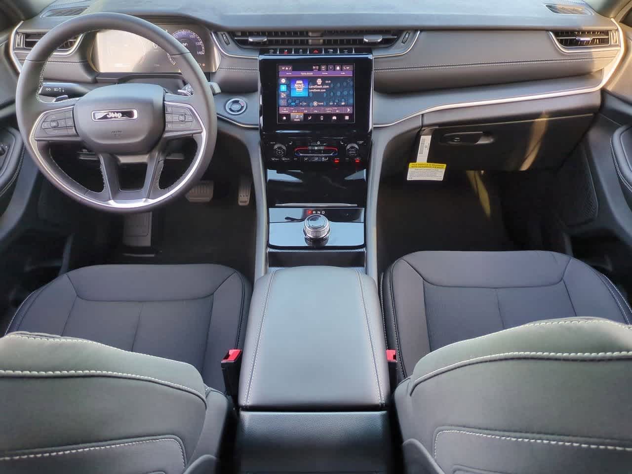 2025 Jeep Grand Cherokee GRAND CHEROKEE LAREDO X 4X4