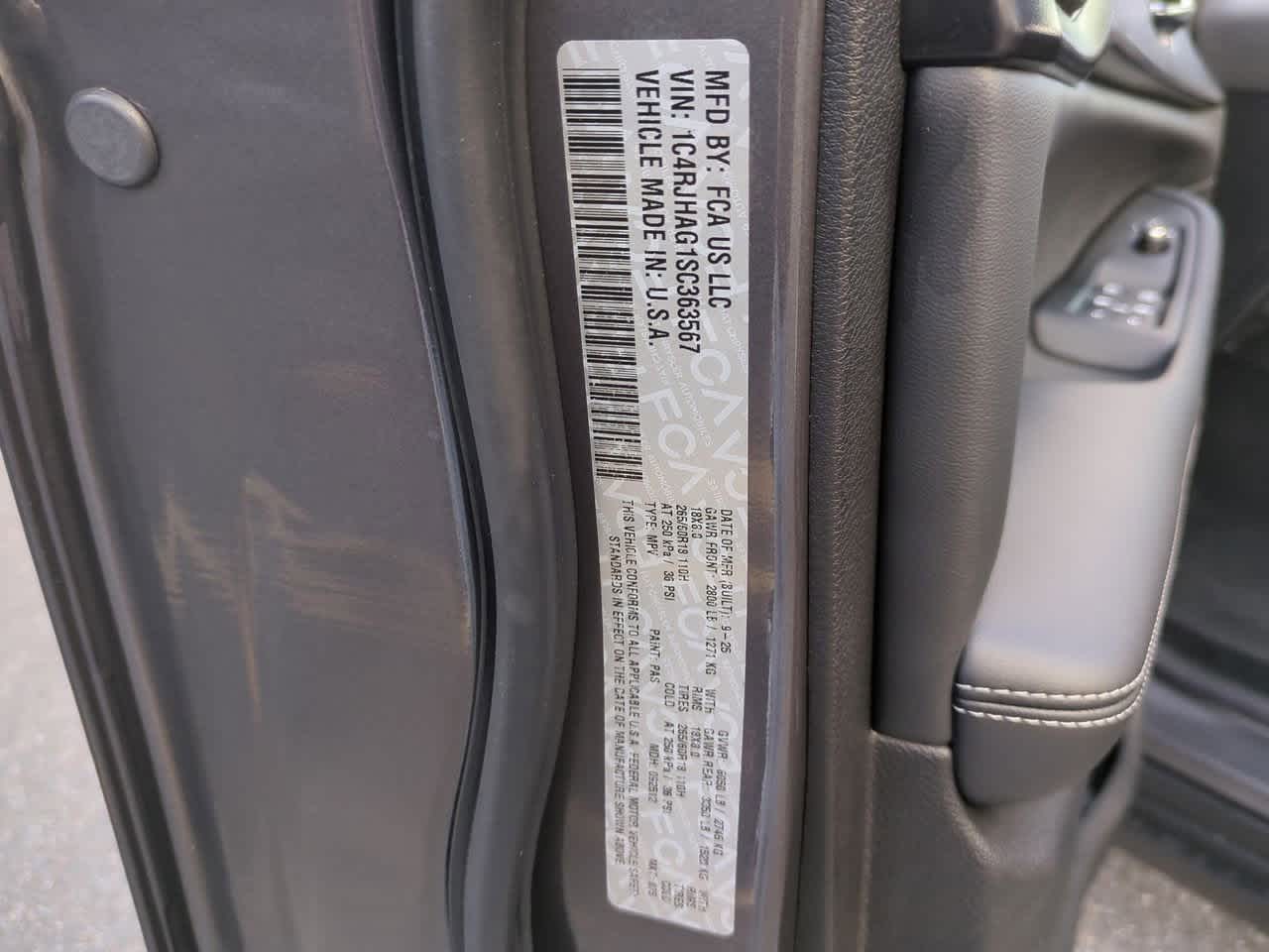 2025 Jeep Grand Cherokee GRAND CHEROKEE LAREDO X 4X4