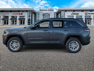 2025 Jeep Grand Cherokee GRAND CHEROKEE LAREDO X 4X4